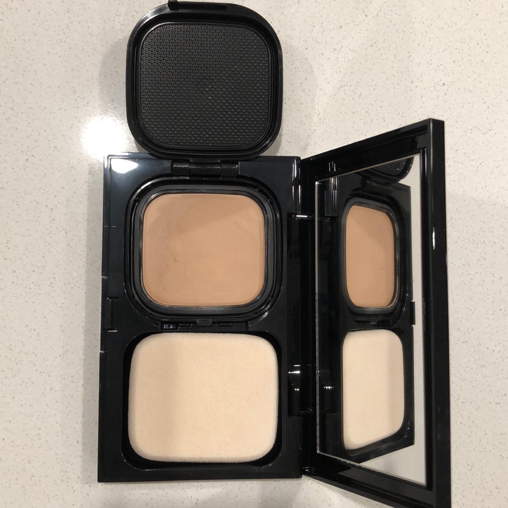SUQQU Frame Fix Moisturizing Solid Foundation
